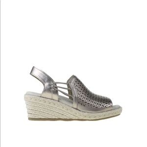 New Earth Spirit Women’s Metallic wedge